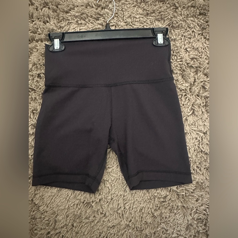 Lululemon Align high-rise 6” shorts. Great condition.